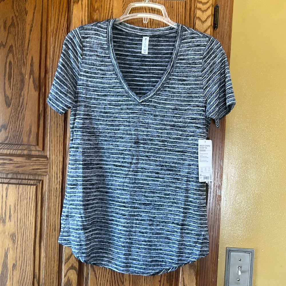 Athleta Breezy top